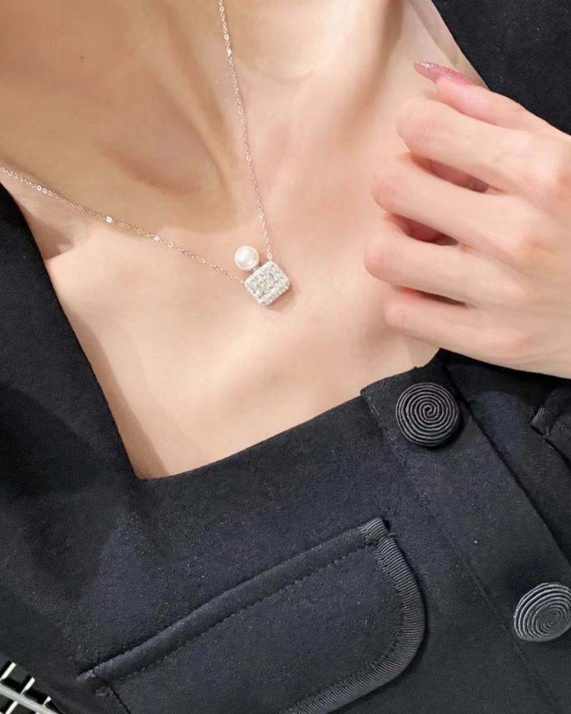 Ch**el necklaces
